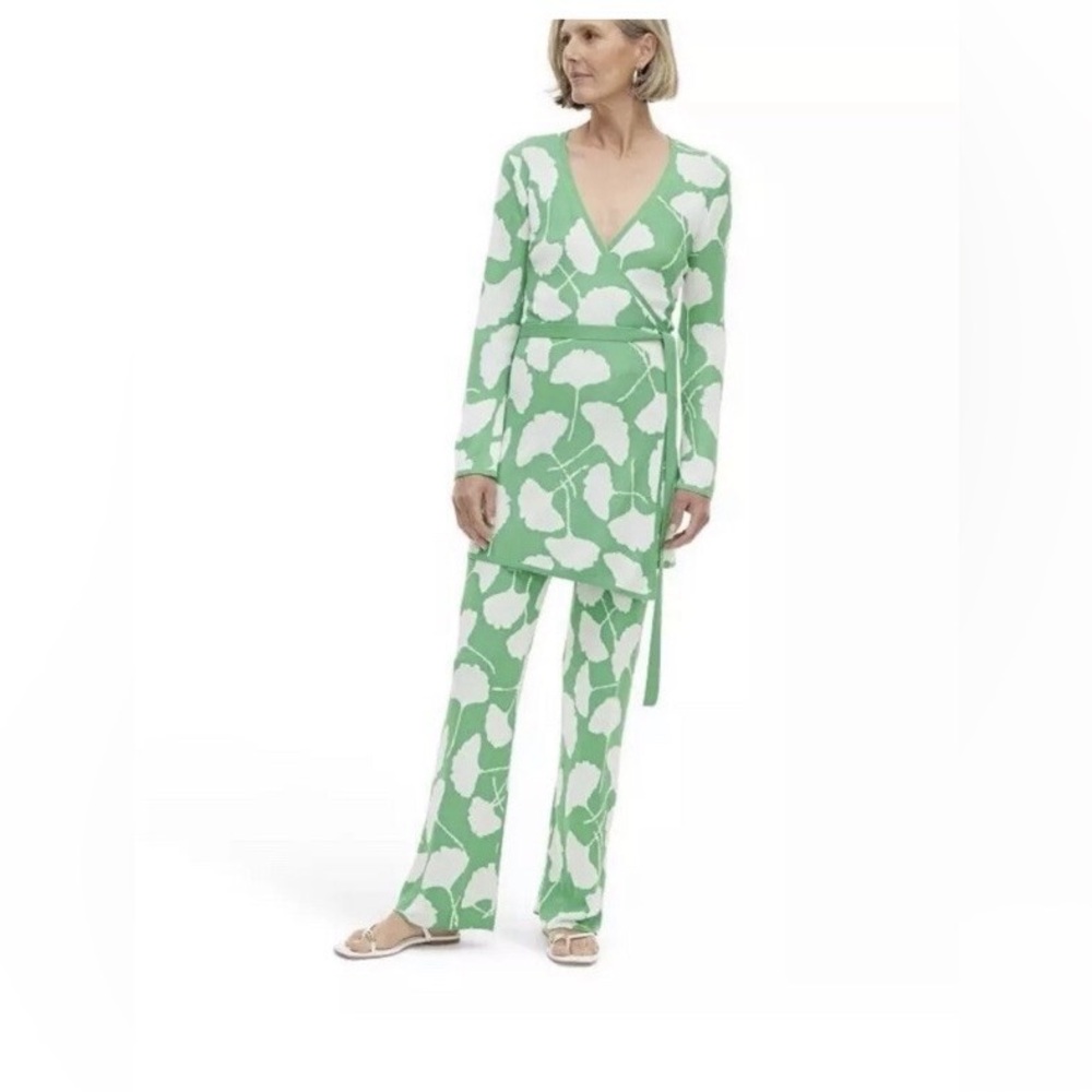 Diane von Furstenberg V-Neck Ginkgo Green Knit Sweater Wrap Top Pants Outfit Set